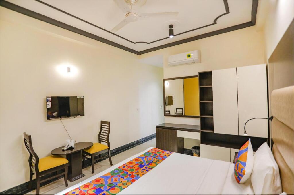 Гуруграм: Itsy Hotels NV, Sushant Lok