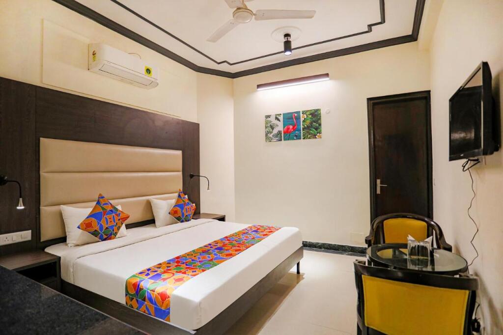 Гуруграм: Itsy Hotels NV, Sushant Lok