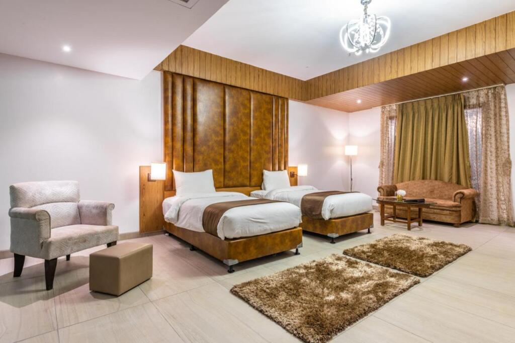Мумбаи: Hotel Saya Grand