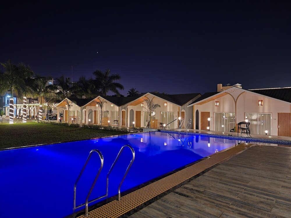 Силвасса: VITS Daman Devka Beach