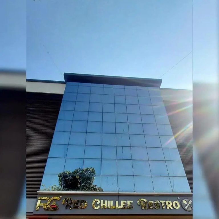 Силвасса: Hotel Red Chillee Restro