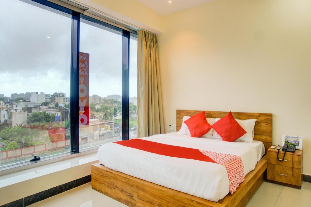 Сурат: OYO 73225 Hotel Laxmi Kuber