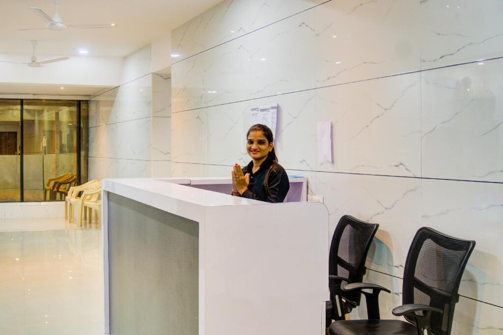 Сурат: OYO 73225 Hotel Laxmi Kuber