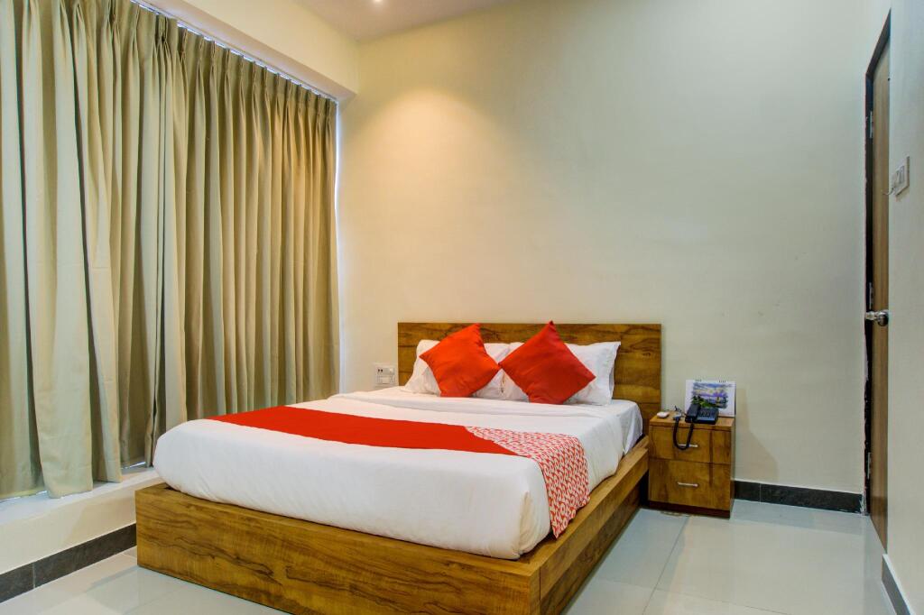 Сурат: OYO 73225 Hotel Laxmi Kuber