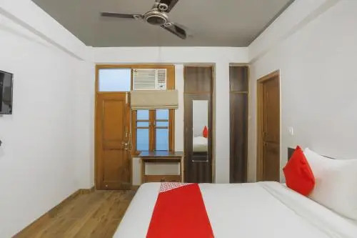 Большая Нойда: Oyo 74939 Silver Key Residency