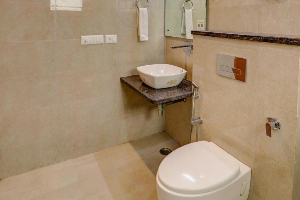 Гуруграм: The Aroma Residency near The Medanta, The Medicity, Gurgaon