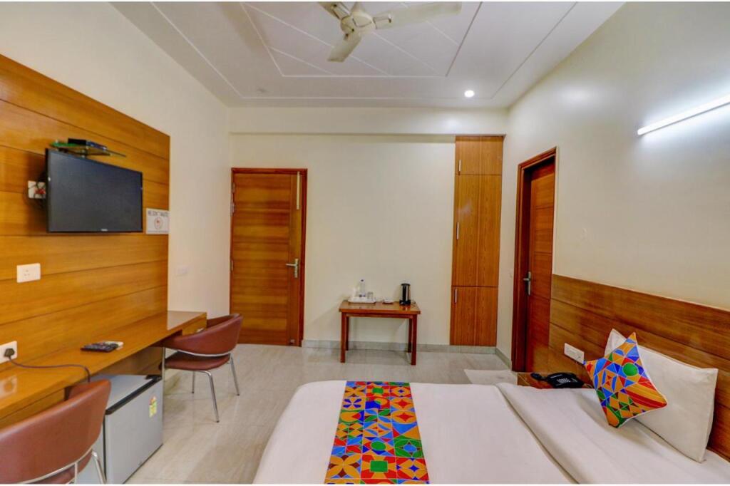 Гуруграм: The Aroma Residency near The Medanta, The Medicity, Gurgaon