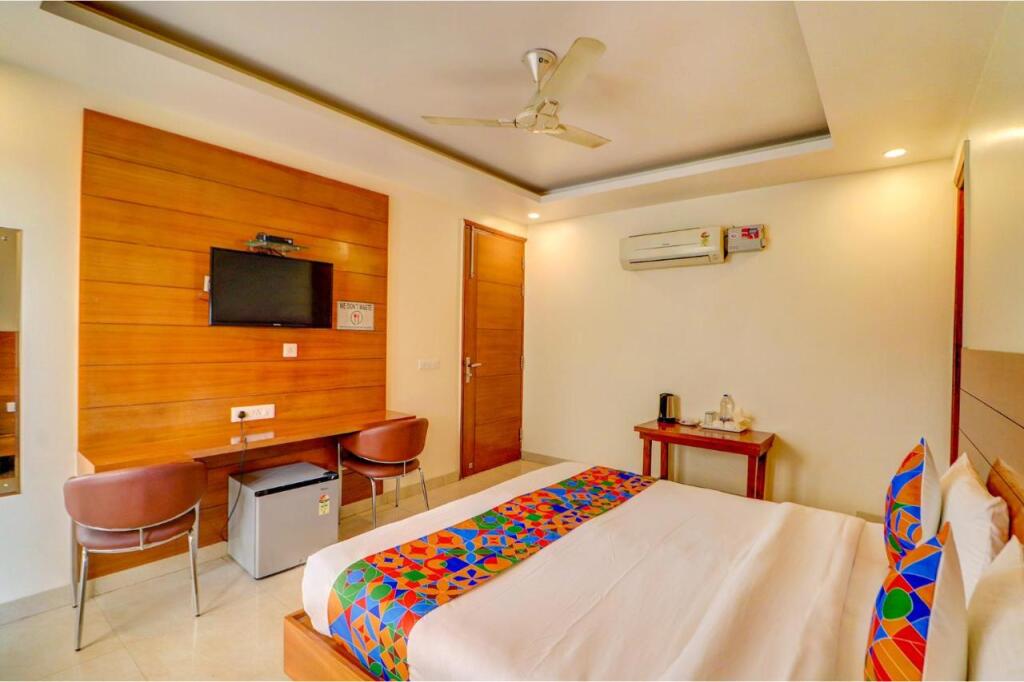 Гуруграм: The Aroma Residency near The Medanta, The Medicity, Gurgaon