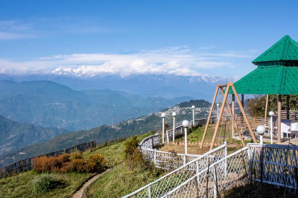 Дарджилинг: Anutri Hill Resort