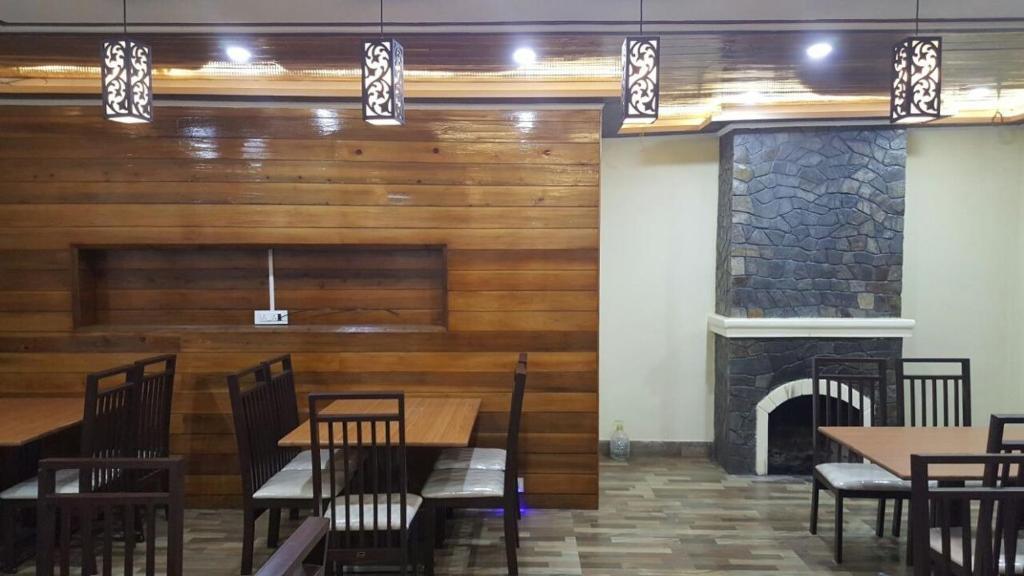 Дарджилинг: Anutri Hill Resort