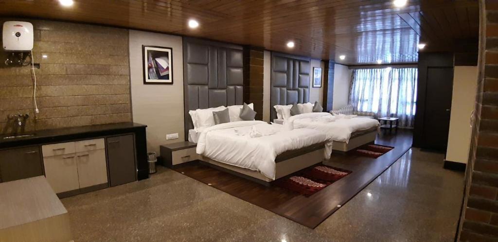 Дарджилинг: Anutri Hill Resort