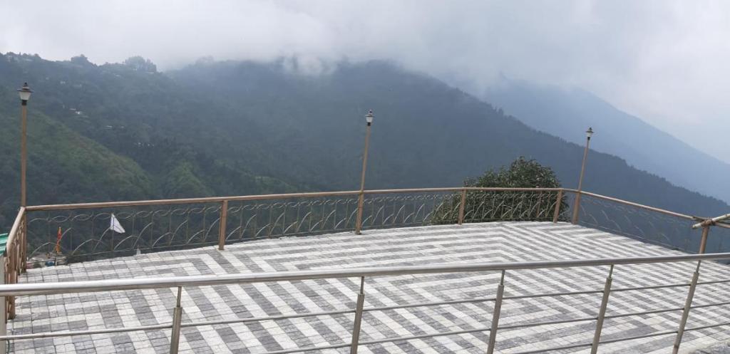 Дарджилинг: Anutri Hill Resort