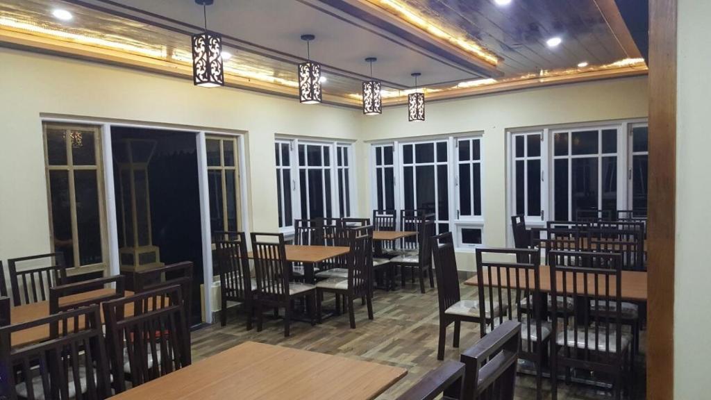 Дарджилинг: Anutri Hill Resort