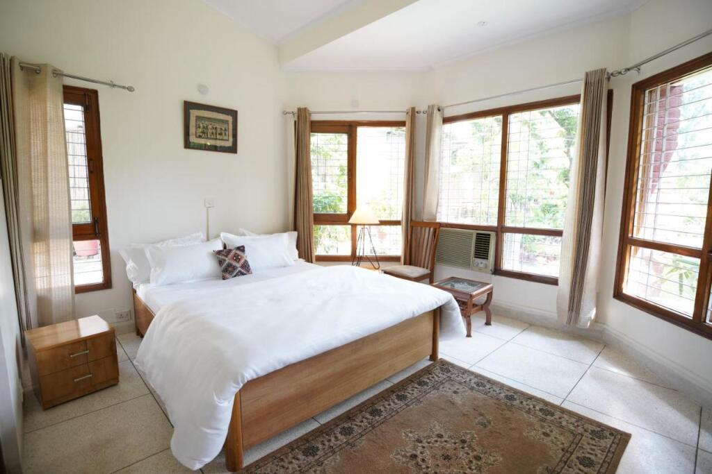 Дехрадун: SaffronStays Doon Garden Villa - near Doon School and Mall Road