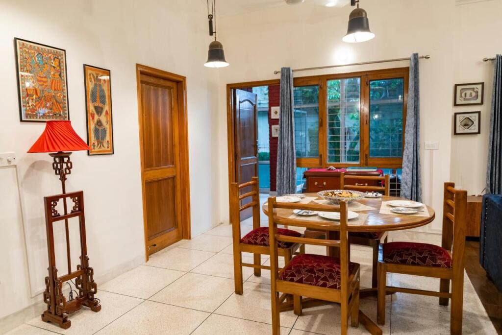 Дехрадун: SaffronStays Doon Garden Villa - near Doon School and Mall Road