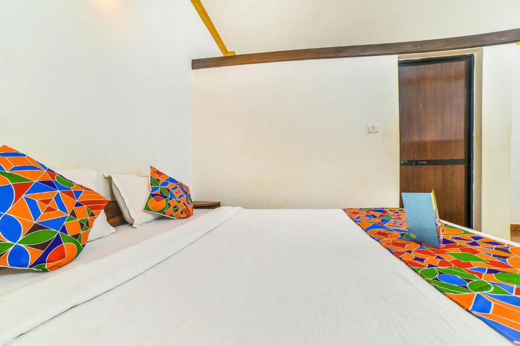 Вагатор: FabExpress Yoyo Cottage Chapora Fort