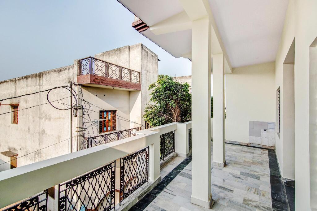 Мератх: OYO 47744 Hotel Pallavi Residency