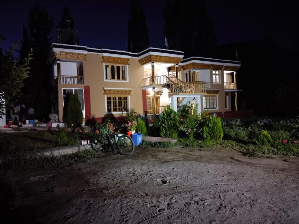 Хундер: La-Tsas Guest House