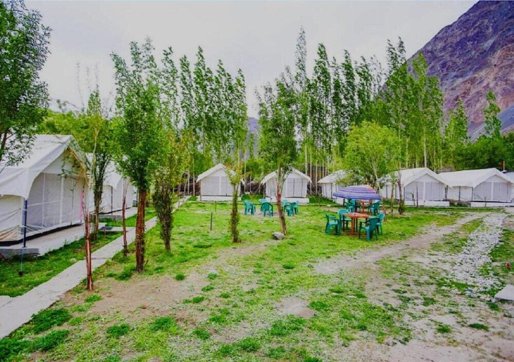 Хундер: TIH AlpenGlow Camp - Nubra