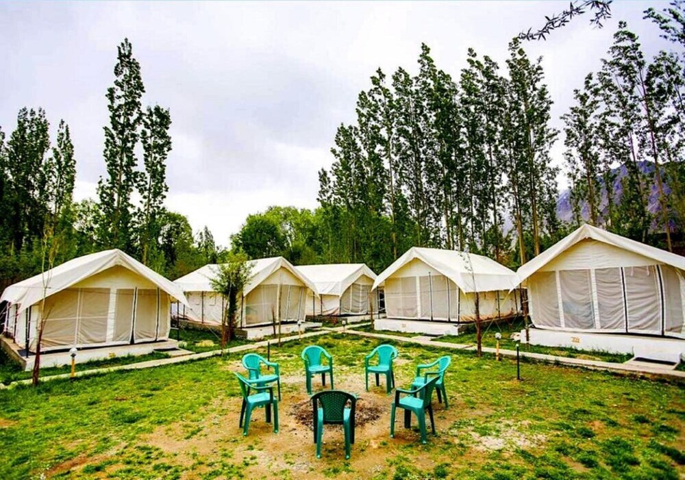 Хундер: TIH AlpenGlow Camp - Nubra
