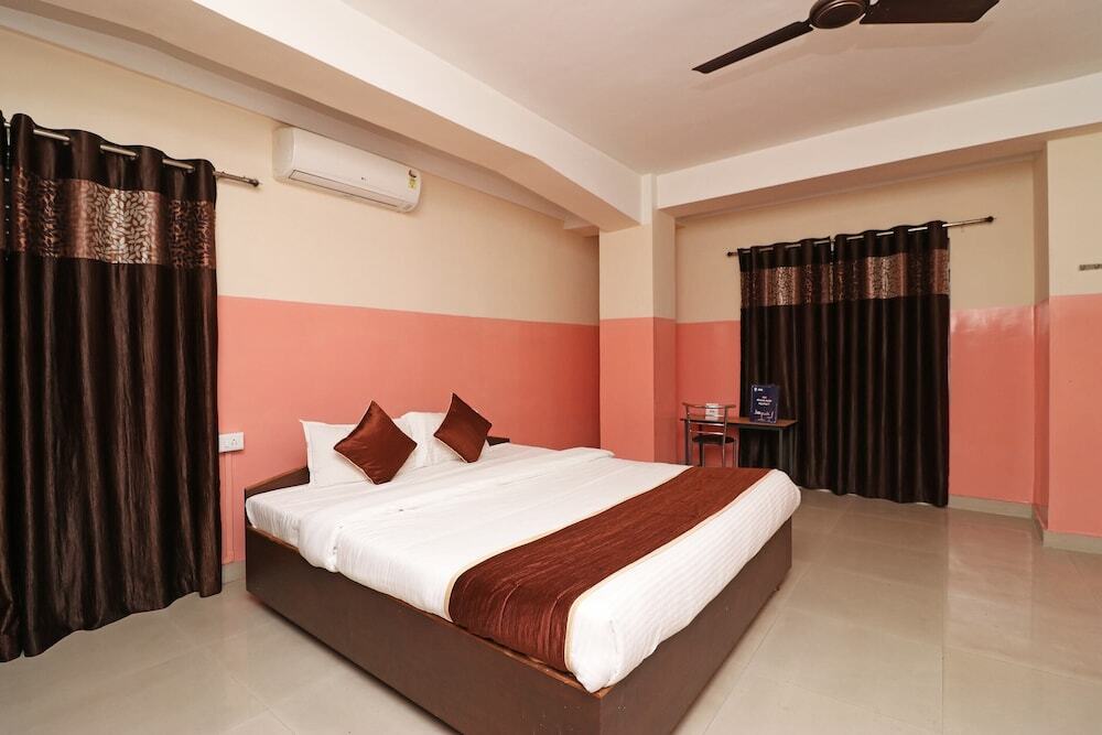 Гувахати: OYO 4979 Prabha Palace Lodge