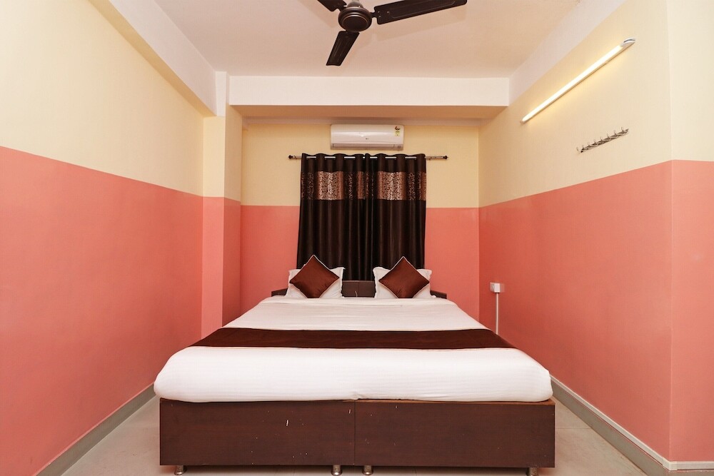 Гувахати: OYO 4979 Prabha Palace Lodge