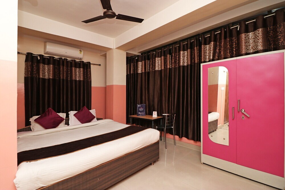 Гувахати: OYO 4979 Prabha Palace Lodge