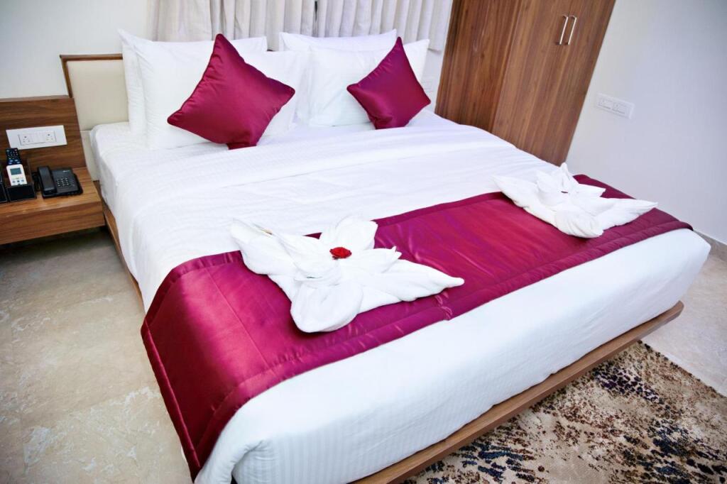 Villa Grand Hotel Near Kempegowda International Airport — фото 5