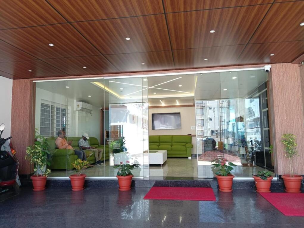 Chikkajala: Villa Grand Hotel Near Kempegowda International Airport