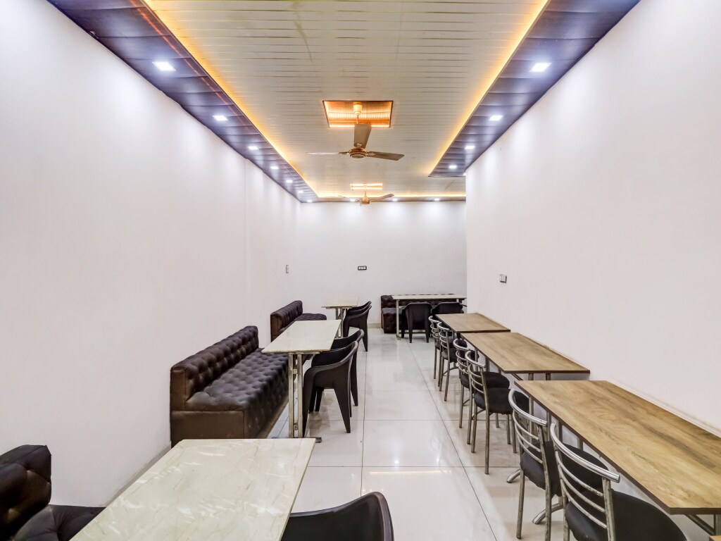 Фаридабад: OYO Flagship 84467 Hotel Raddision Pink