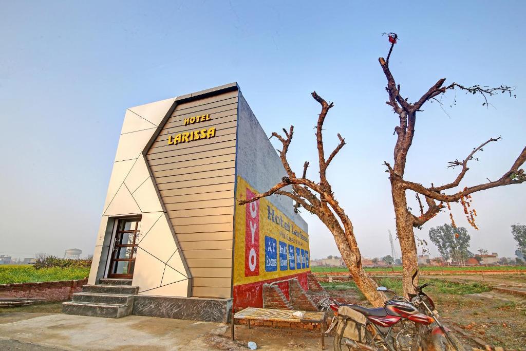 Мератх: OYO 86016 Hotel Larissa