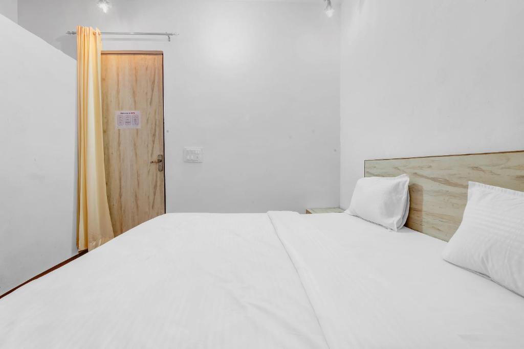 Мератх: OYO 86016 Hotel Larissa