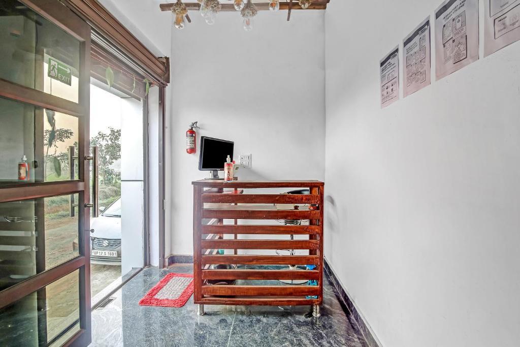 Мератх: OYO 86016 Hotel Larissa