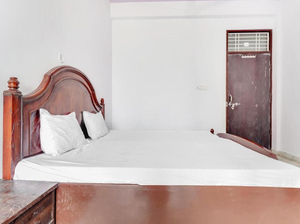 Патоли: Oyo Home 82670 Sahariya Marriage Garden