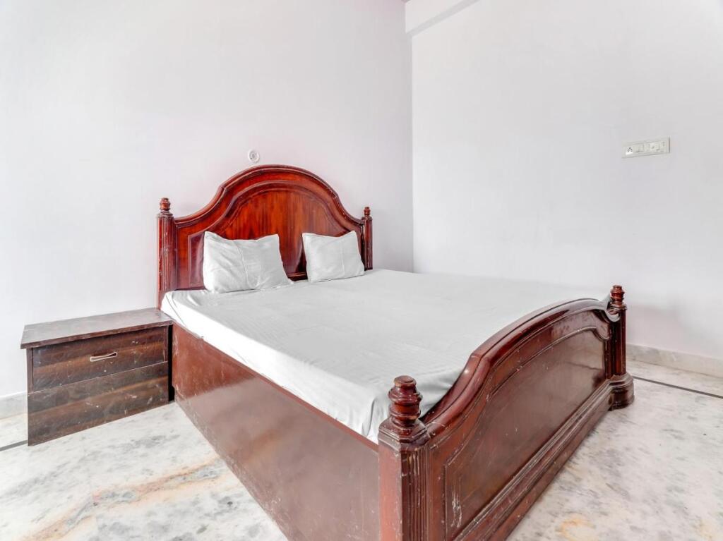 Патоли: Oyo Home 82670 Sahariya Marriage Garden