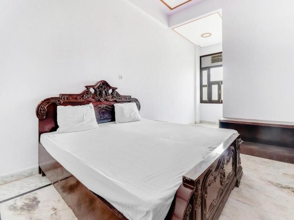 Патоли: Oyo Home 82670 Sahariya Marriage Garden