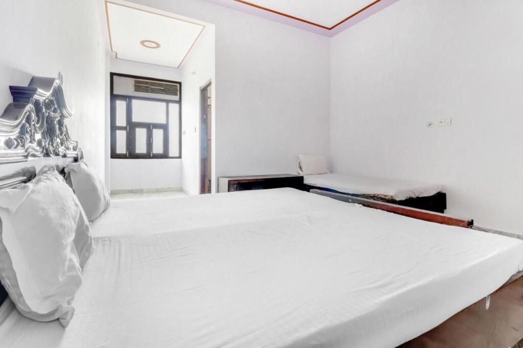 Патоли: Oyo Home 82670 Sahariya Marriage Garden