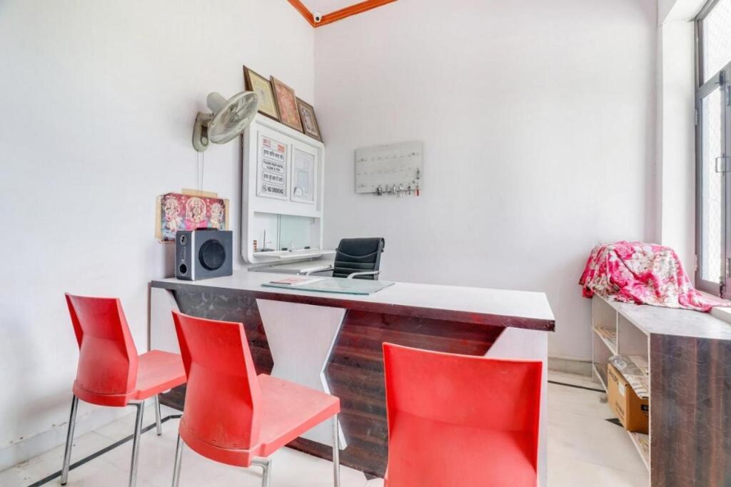 Патоли: Oyo Home 82670 Sahariya Marriage Garden