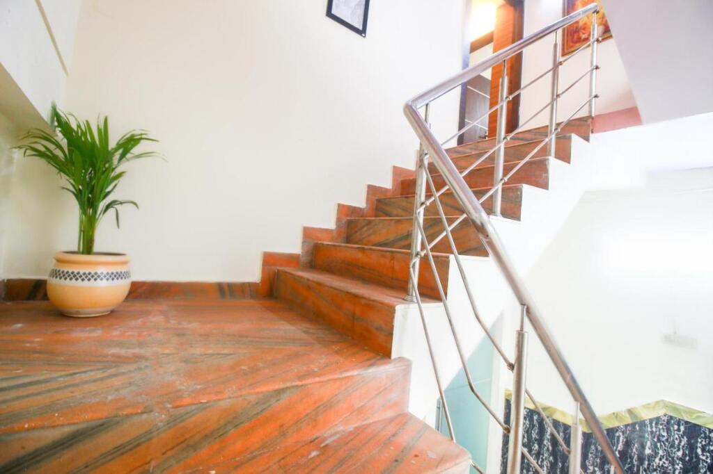 Газиабад: Oyo 67068 Ansh Residency