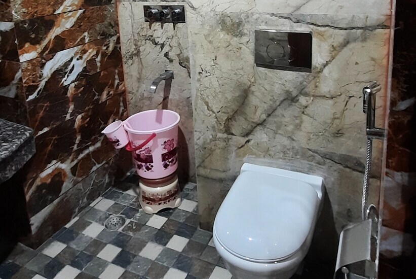 Катра: Hotel Amreshwar