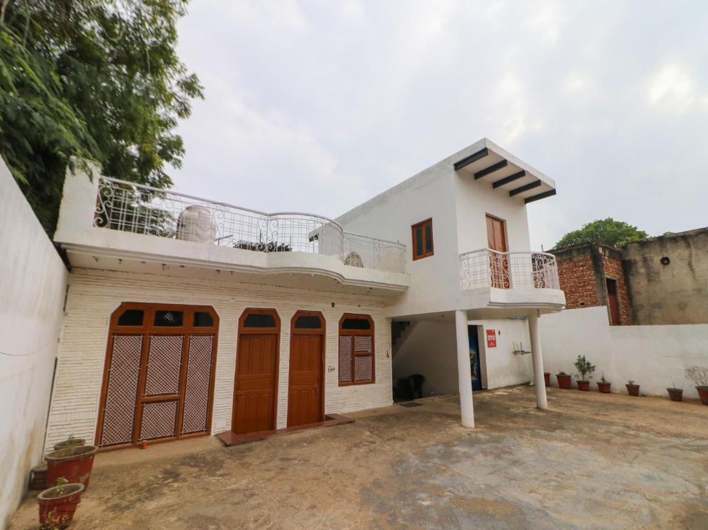 Гуруграм: OYO 86091 Rajvanshi Pg & Guest House