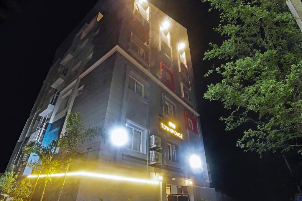 Шамшабад: OYO Townhouse 572 RCC Skyline