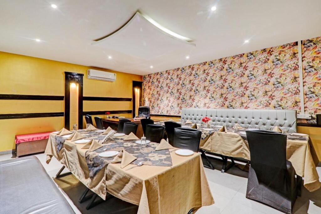 Праяградж: Hotel Golden Apple