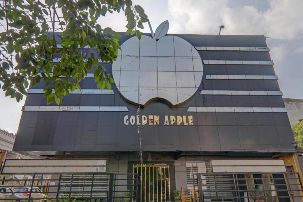 Праяградж: Hotel Golden Apple