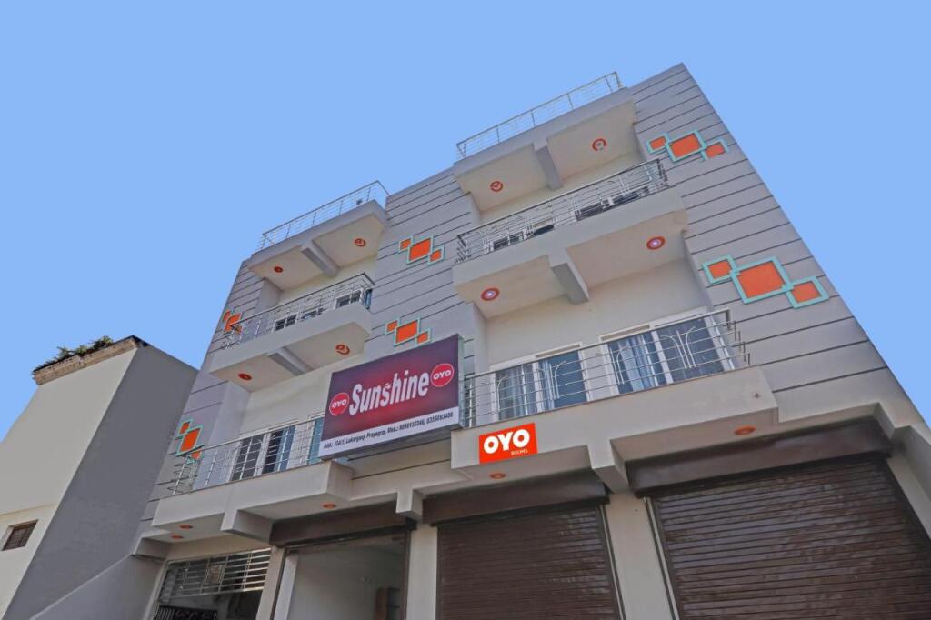 Праяградж: Oyo Flagship 92640 Sunshine Inn