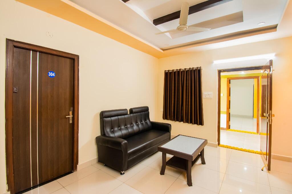 OYO 71081 Apple Guest Rooms — фото 3
