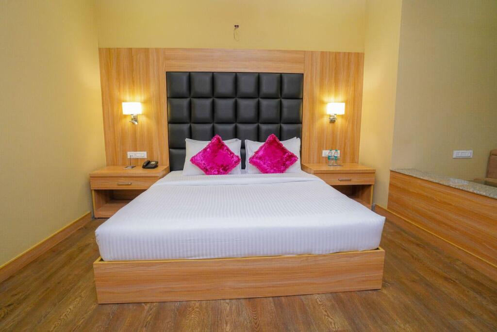 Кангра: Neugal Riverfront Resort