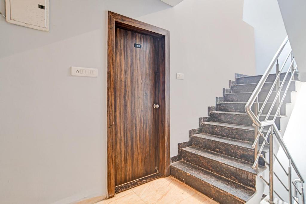 Индаур: Super Oyo Collection O Hotel Aura Inn