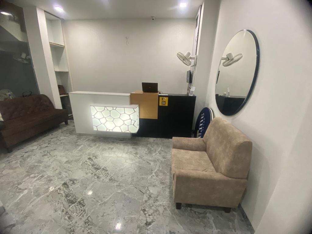 Индаур: Super Oyo Collection O Hotel Aura Inn