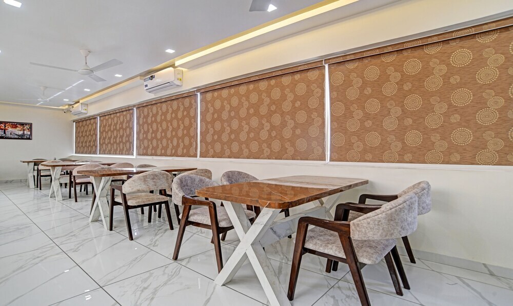 Индаур: Hotel Ptc